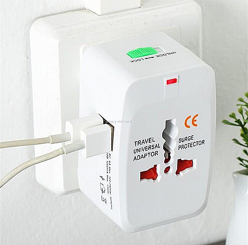 מטען אוניברסלי לכל המדינות עם 2 כניסות USB מבית מותגים שונים
